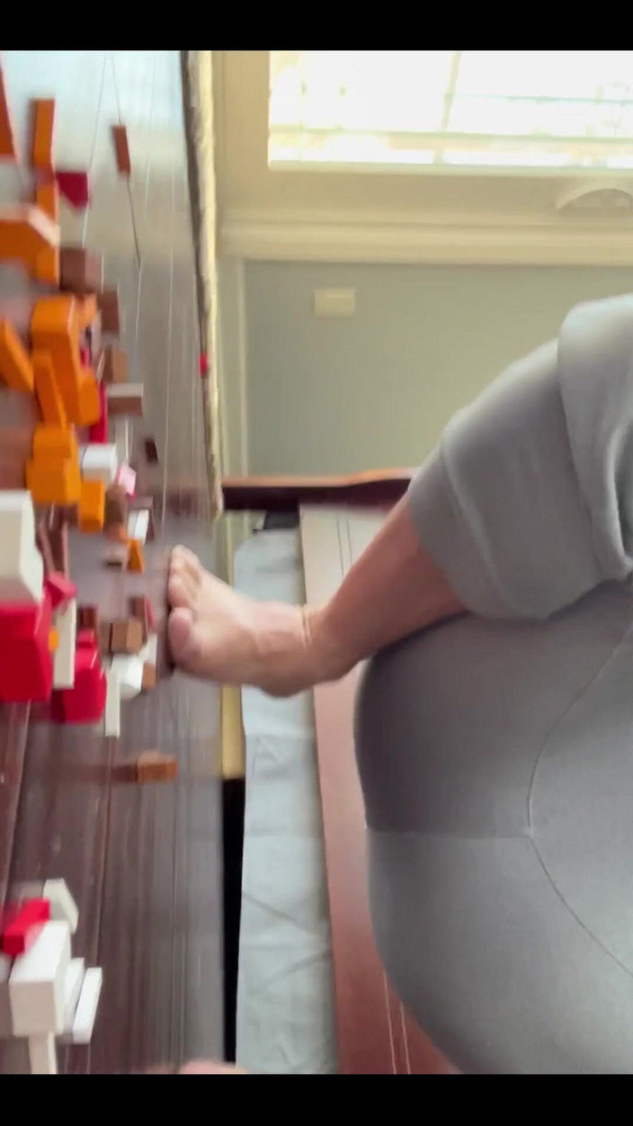 Jasons feet: Gigantyczny Jason Stomps na Tiny City