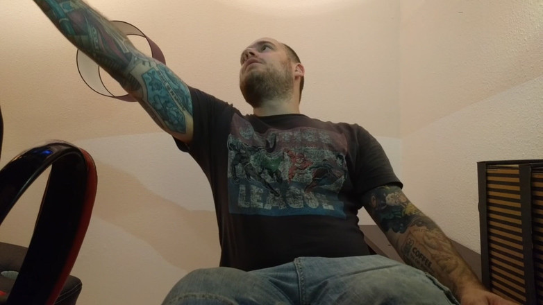 Alec Hardy: Custom - Giant Finds a Tiny Guy