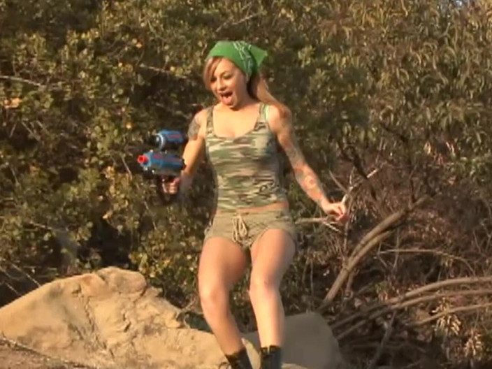 Bananas with Melons: Scena pisicuțelor iubitoare - trio 3_lesbian cu jucării ejaculează împreună