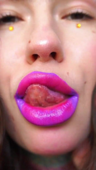 Nụ hôn nghiện violet