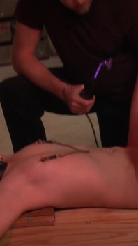Submissive babe gets her pussy toyed in e-stim action