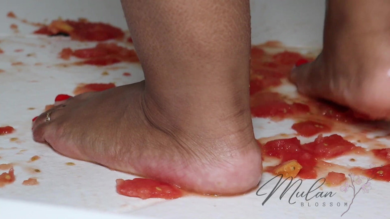 Mulan Blossom: Tomato Smash