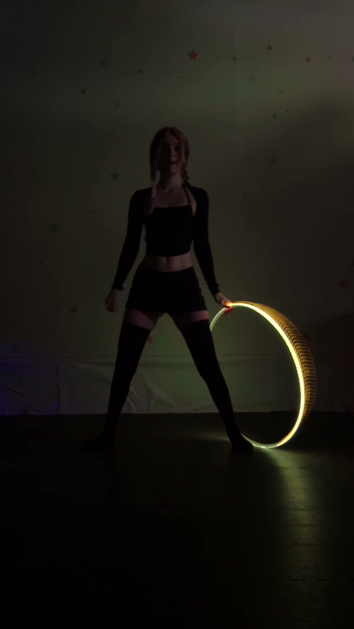 Destination Kat: Hula Hoop หยอกล้อเปลื้องผ้า
