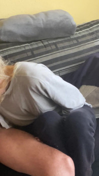 MiLF spagnola in webcam - moglie arrapata scopa il suo vicino dal vivo