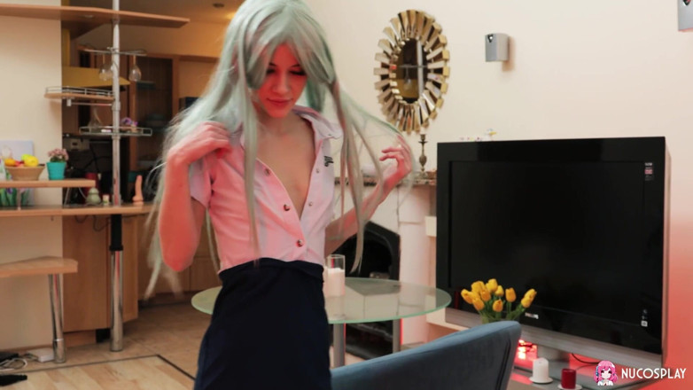 Nu Cosplay: Kleine hentai hottie Sofa Weber houdt van anaal