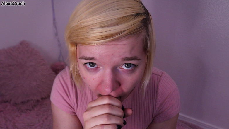 AlexaCrush: Đút sâu vào họng và nghèn