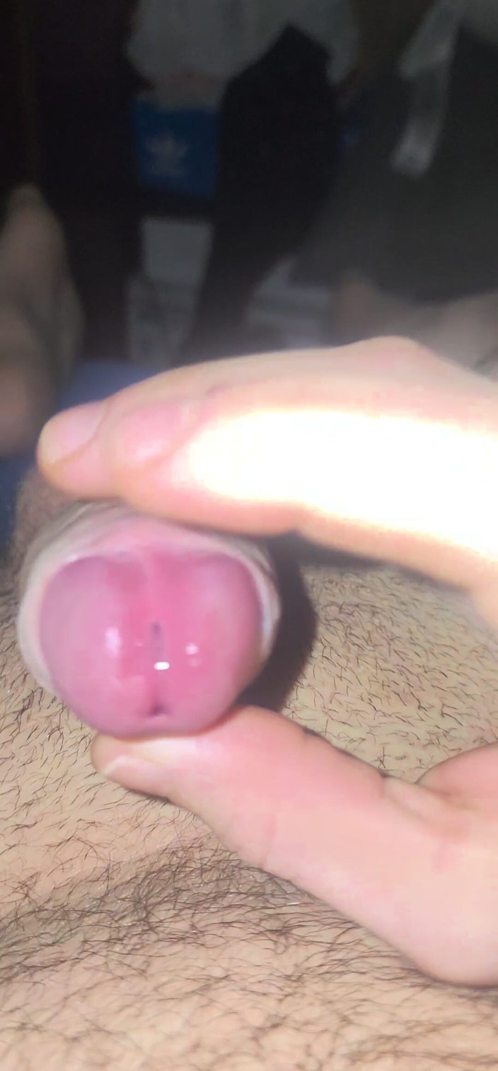 FootAijin: Латинская тинка мастурбирует идеальный жесткий член.