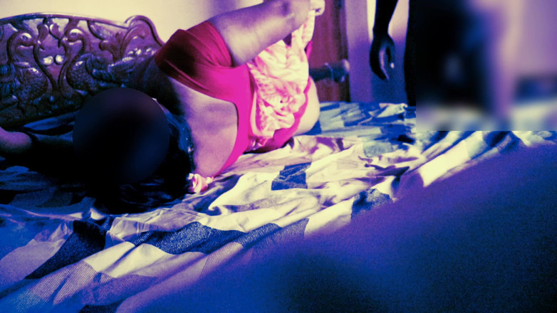 Black & white desicat: Сексуальную индийскую тетушку в Saree сочную большую грудь сжали и отсосали и жестко трахнули