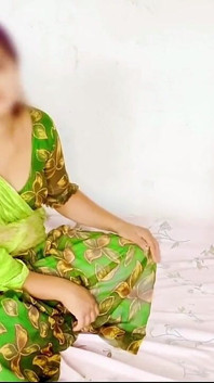 Desi village maid första gången knullar med sin chef för extra lön