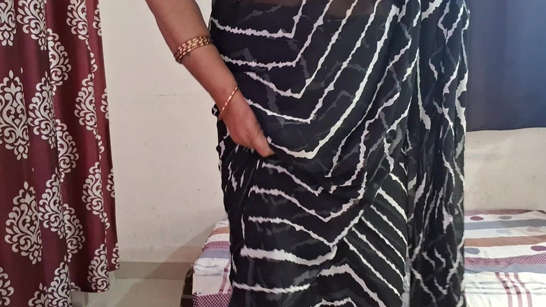 TABOOBREAKERS: Ochutnejte, Můj Nekter Krásný Pohled V Černé Sárí