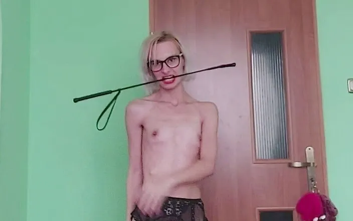 Wet Pussy Fuck: A perfect strip dance of a Polish 18-year-old girl