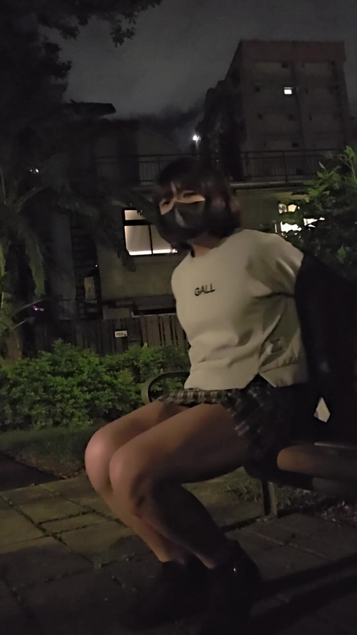 Taiwancdgirl: Сексуальна транссексуалка Тінсюань мастурбує на вулиці та миє руки