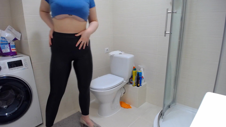 JuiceLussie: Sexy Teen Legs