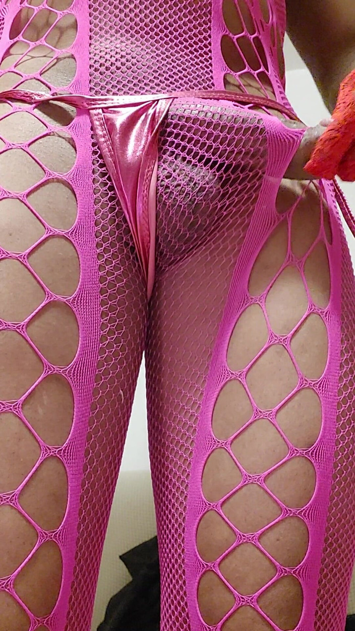 Milah CrossxxX: Milah visar upp sin rosa fisknätssvans