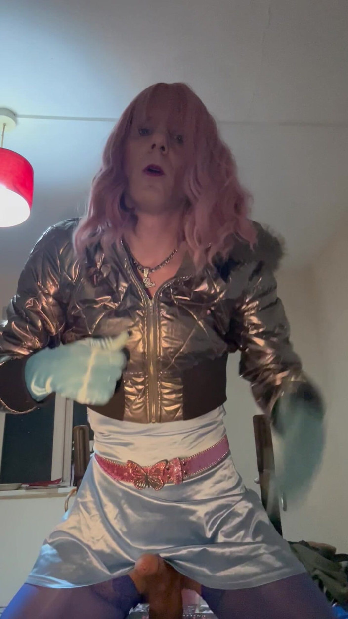 Jessica silk: Jess Silk Rides Her Dildo
