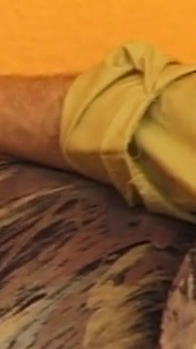 THAGSON RETRO: Reife blondine mit verbundenen augen erträgt nippelklemmen mit verbundenen augen...