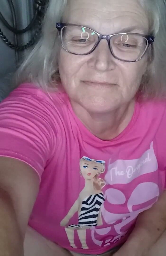 Momma Vee: Hot BBW MILF Rubs Out a Nice Orgasm!