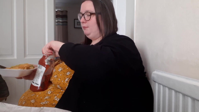 SSBBWLadyBrads: Gordinha SSBBW enchendo barriga de peixe e batatas fritas