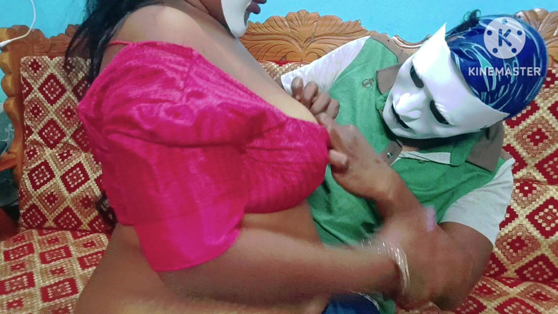 Sweethoneybgl: Une bhabhi desi taille une belle pipe et avale du...