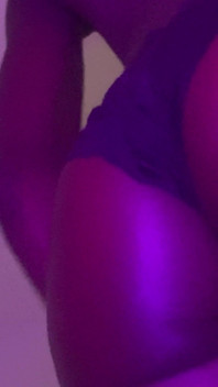Ateşli zenci hatun twerk becerilerini sergiliyor
