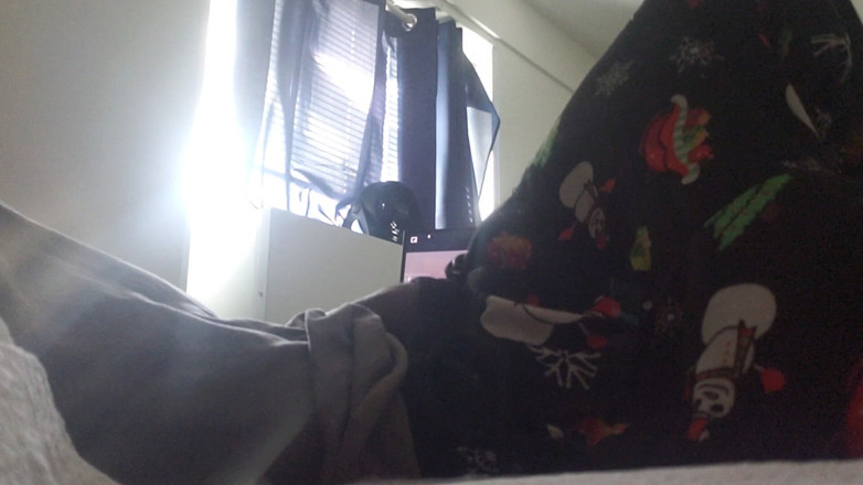 Roseblue2: Virgina, 18 ans, se masturbe la chatte étroite