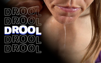 Wamgirlx: Babeando sobre el cuerpo - escupir, babear y saliva