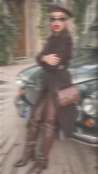 Adoră-mă zeița Ta Findom Goaldigger.