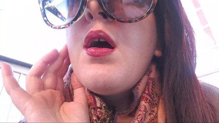 Nicoletta Embassi: Feticcio del rossetto rosso