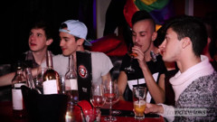 French twinks: Le tout premier fisting baise pour deux jeunes jumelles