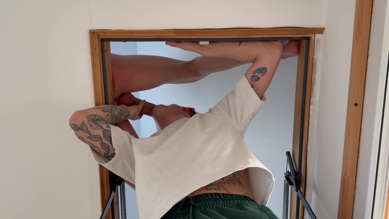 Ethan Lestray: かわいい男が大きなチンコをしゃぶり、アナルに入れて、セックスして射精する