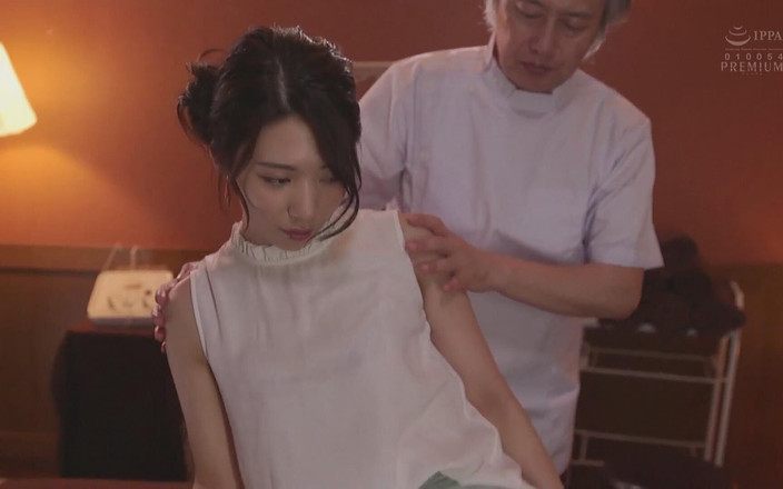 Hottie Paradise: Mooie kont jonge vrouw dikke oude man wordt spuit in...