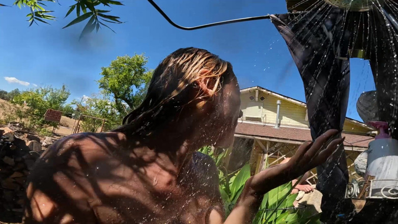 Sav Moolah: Free Use Wife Gets Facial in Outdoor Shower