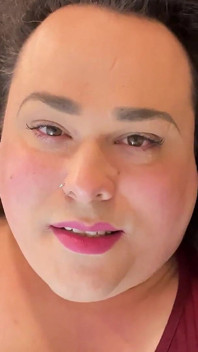 Regarde-moi dans les yeux pendant que je jouis
