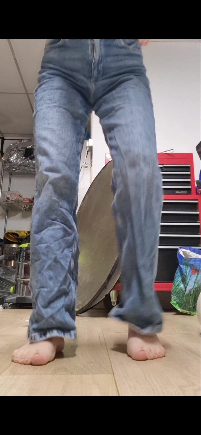 Lillia Cena: Pissen Aufquilt, Im Behälter, in Jeans, Im Höschen Auf Dem...