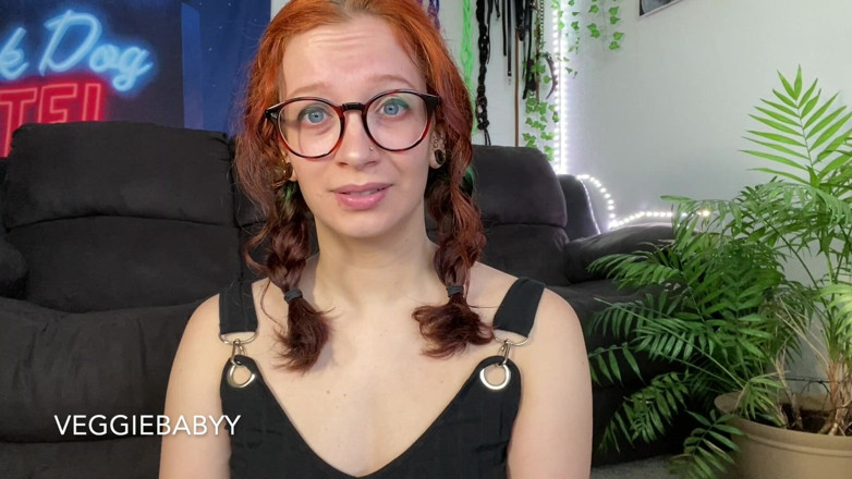 Veggiebabyy: Přítelkyně se zmenšuje a líže přítele