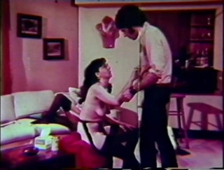 Vintage megastore: विंटेज पोर्न: अद्भुत काले बाल वाली की सोफे पर चुदाई।