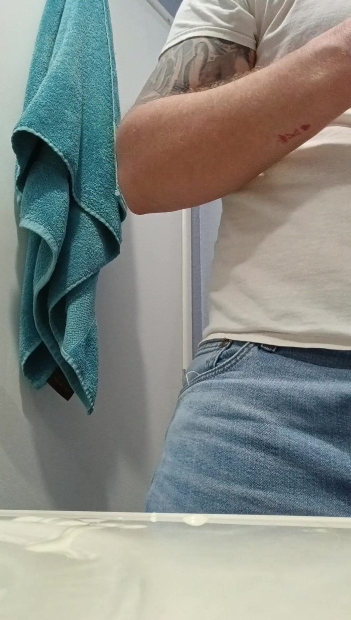 Themilkman618: Beyaz adamlar boşalma patlamasına neden olmak için iki elini kullanıyor