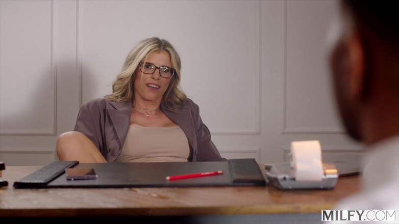 Milfy: Milfy Anal-loving bosslady Cory dá candidato um emprego real