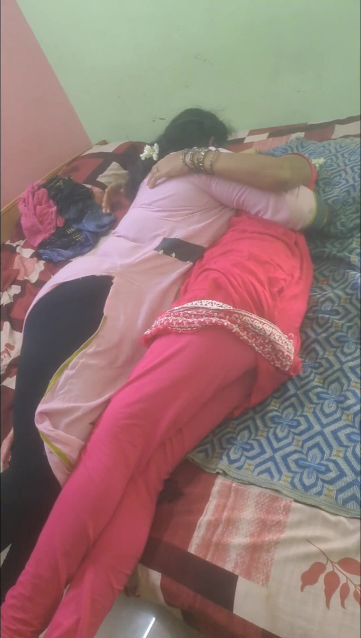 Tamil lesbian: Lezbiyen teyzeler erkek arkadaşı tarafından yakalandı