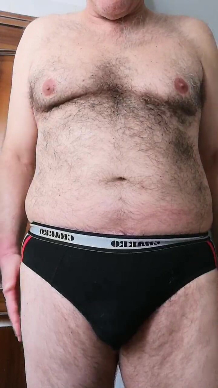 Setesesso7: Je suis un taureau très monteur !