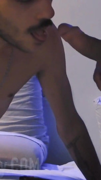 지금 정액을 먹어