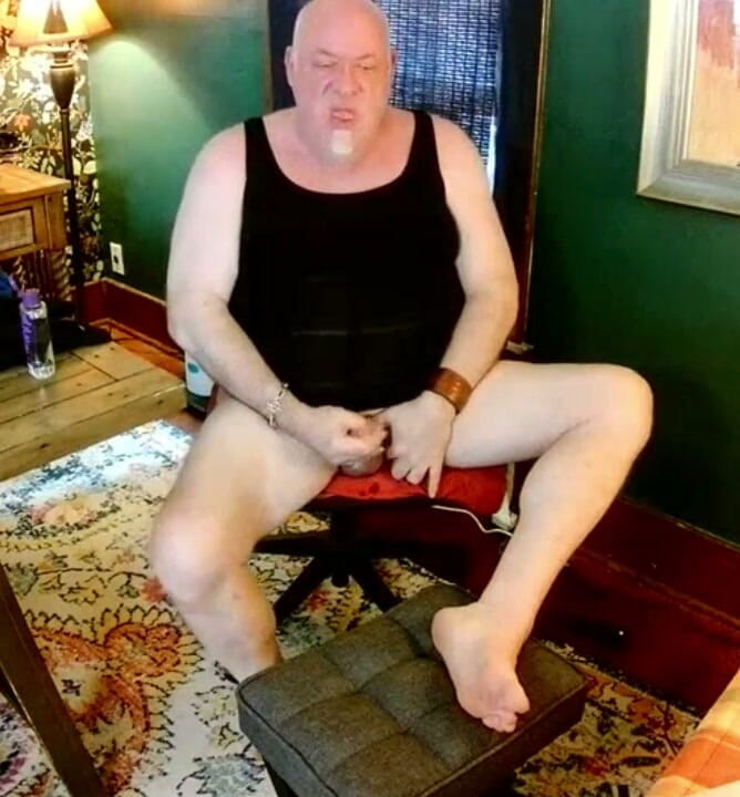 beardaddychub: Bearstepdaddychub Jerks and Talks off Hot Fan!