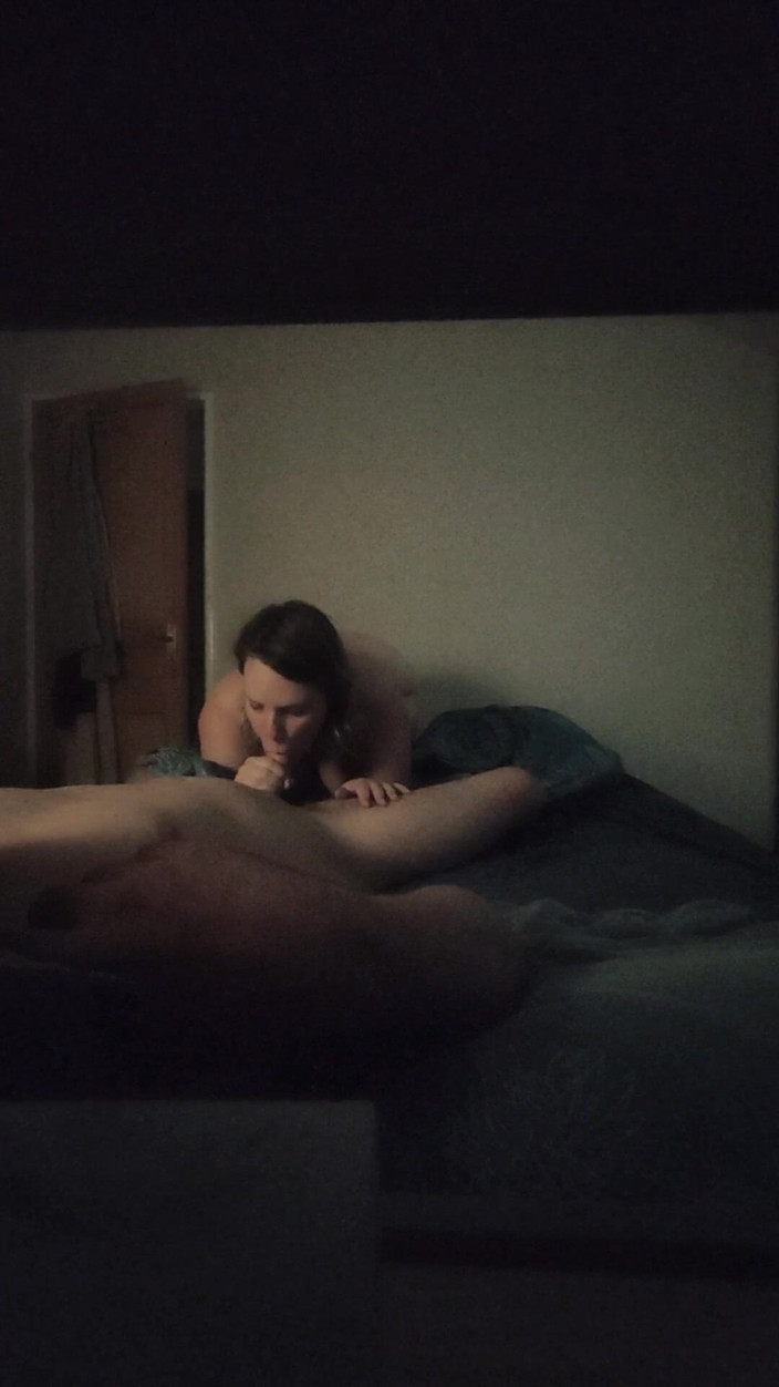 Titi77: 寛大なお母さんは最後の一滴まで吸う