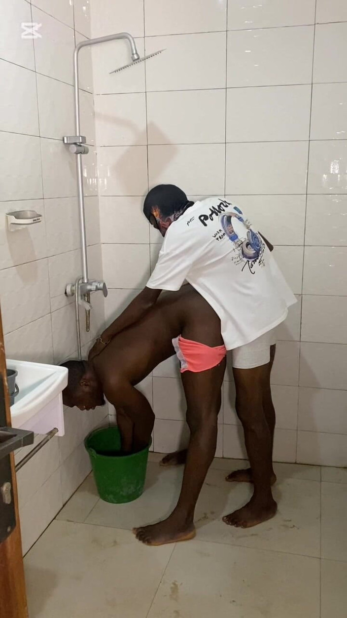 BlackDanie_production: Jebanie w łazience