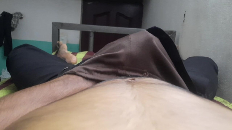 Wheyincognito: Sexy kluk se šesti baleními masturbuje v místnosti