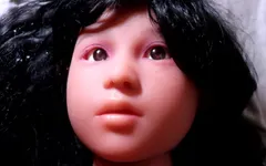 Sexdoll Mira के पेट पर वीर्य निकालना