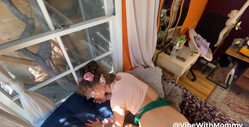 VibeWithMommy: Güzel Elvin üvey anne sert sikiliyor! Bu elf kremlerin efendisi tarafından...