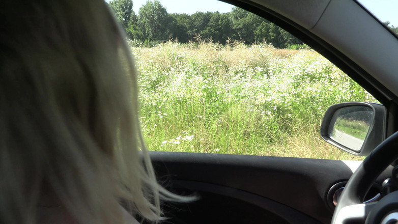 Blondehexe: Німецьке водіння голого автомобіля