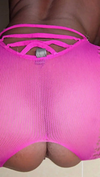 Lingerie rosa Twerking e stuzzicamento.