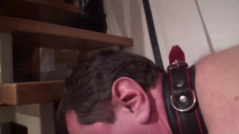 Foot Girls: Slave Joschi sings and worships the steps of his mistress